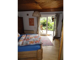 Schlafzimmer Blumenduft direkter Garten Zugang