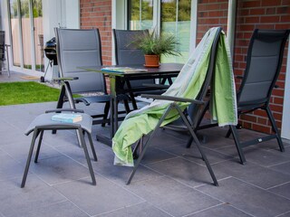 Möblierte Terrasse zum Entspannen
