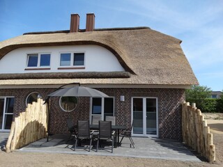 Reetdachhaushälfte Terrasse