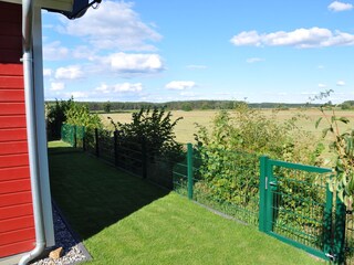 Blick über das angrenzende Feld