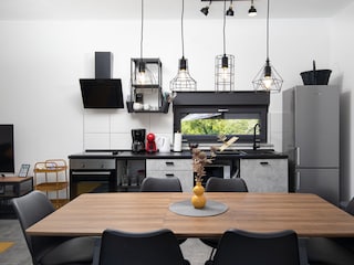 Küche und Wohnzimmer