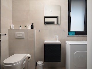 Badezimmer und Toilette