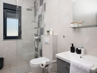 Badezimmer und Toilette