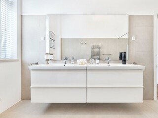 Villa Tunes  12
