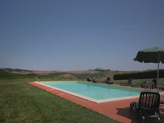 Farmhouse Siena Outdoor Recording 8
