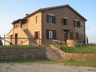 Farmhouse Siena Outdoor Recording 17