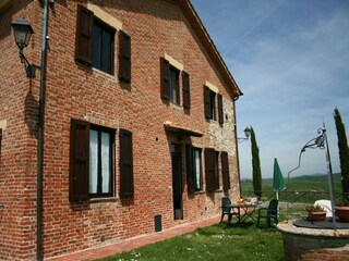 Farmhouse Siena Outdoor Recording 8