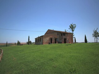 Farmhouse Siena Outdoor Recording 6