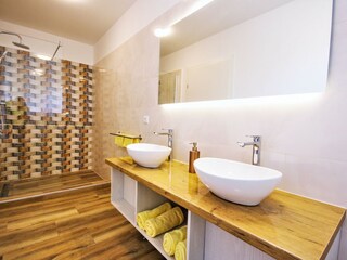 2nd bathroom on the upper floor