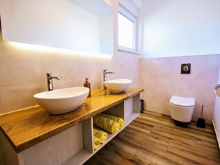 2nd bathroom on the upper floor