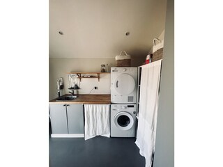 extra Raum  (Waschmaschine und Trockner)