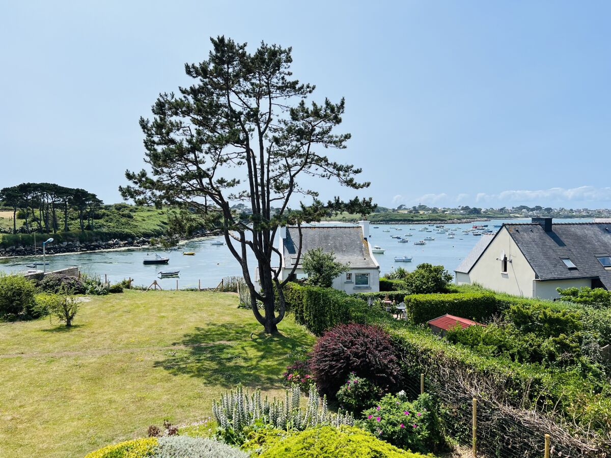 Ihr großer Garten mit Blich aufs Meer