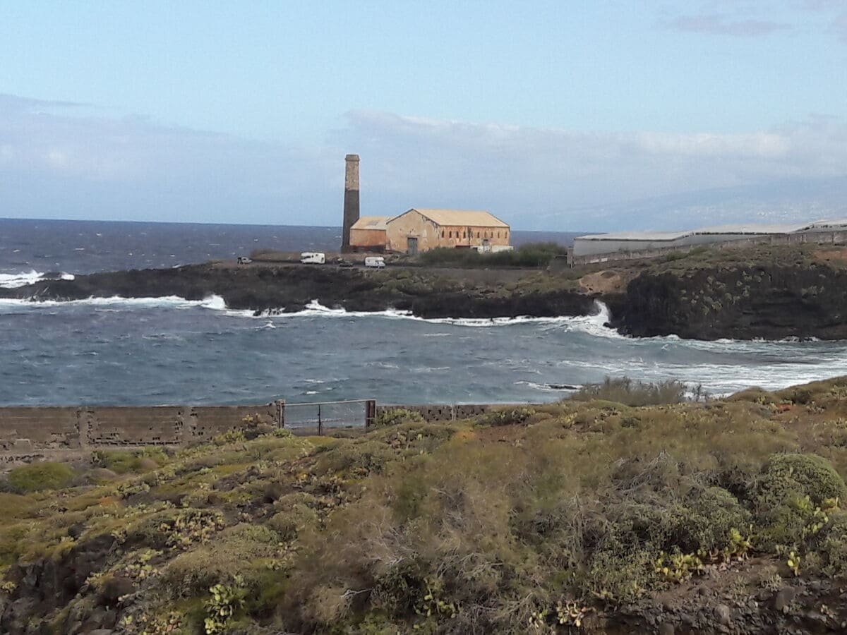 Blick von der Terrasse aufs Meer