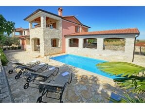 Holiday house Cozy Holiday Home in Rogovici with Swimming Pool - Tar - image1