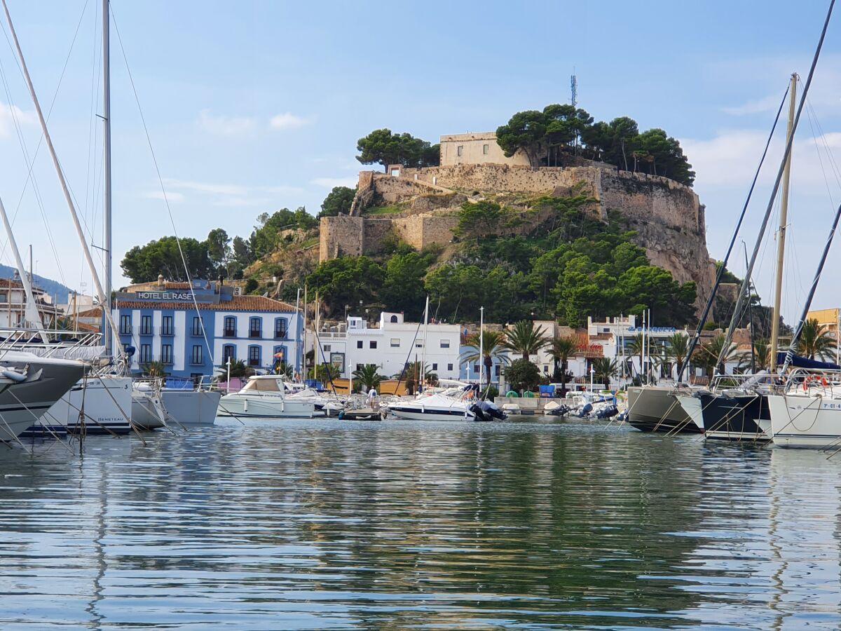 Hafen von Denia mit Blick auf das Castillo