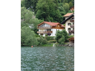 Hausansicht mit Steg