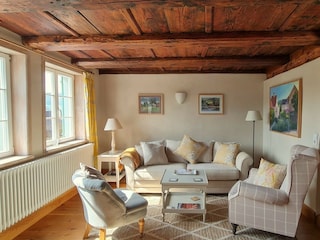 Sonniger Wohnbereich, Seeblick & Vintage-Holzdecke