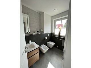 Badezimmer mit Dusche