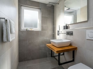En-suite bathroom with a shower (3,5sqm).