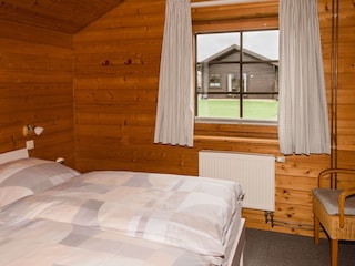 Schlafzimmer mit Doppelbett