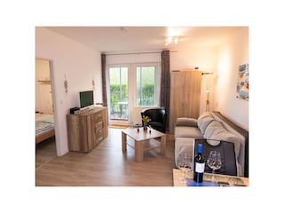 Wohnzimmer mit Blick auf Terrasse