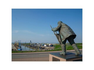 Kutterhafen mit Denkmal