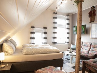 Schlafzimmer 2 mit Sitzecke, Obergeschoß