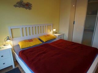 Schlafzimmer 1