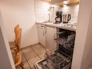 Küche mit Spülmaschine