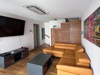 Das Wohnzimmer mit Klavier