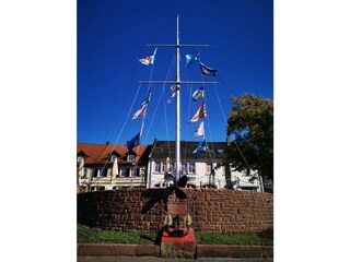 Schiffermast an der Miankaipromenade