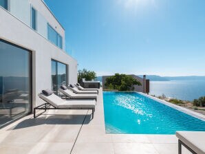 Villa Aristea met zeezicht, jacuzzi en infinity zwembad
