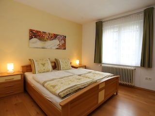 Großes Schlafzimmer