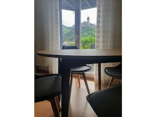 Essplatz mit Burgblick