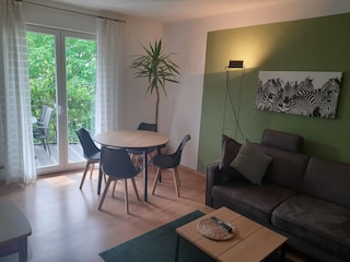 Wohnzimmer mit Essplatz