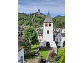 Blick auf den  alten Kirchturm, Am Pastor Ziegler Platz