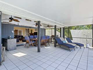 überdachter Terrassenbereich