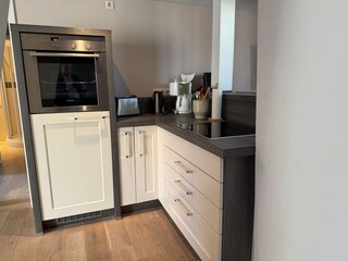 Küche mit Backofen