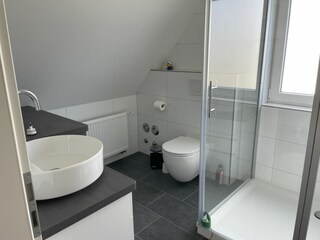 Bad mit bodengleicher Dusche