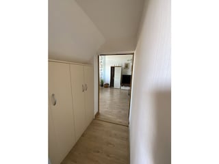 Durchgang Schlafzimmer zum Wohnzimmer mit Schränken