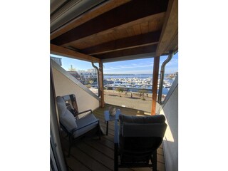 Balkon mit Aussicht auf den Hafen