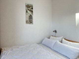 Separates Zimmer mit Doppelbett & Schrank