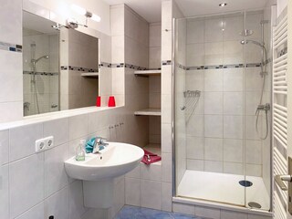 Großzügiges Badezimmer