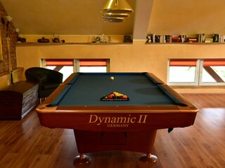 Pool-Billiard-Tisch