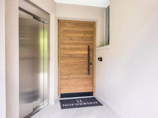 FW 4 Eingang Wohnung-Aufzug