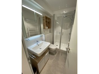 Badezimmer mit Dusche