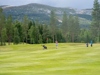 Golfen mit Blick auf das Trysilfjell