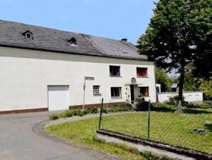 Ruim vakantiehuis in Karl in de Eifel met sauna - Schladt - image1