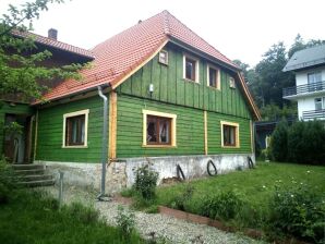 Groen vakantiehuis in Piechowice met een tuin - Szklarska Poręba - image1