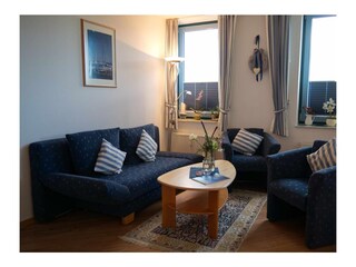 Couch im Wohnzimmer der Inselblume 04